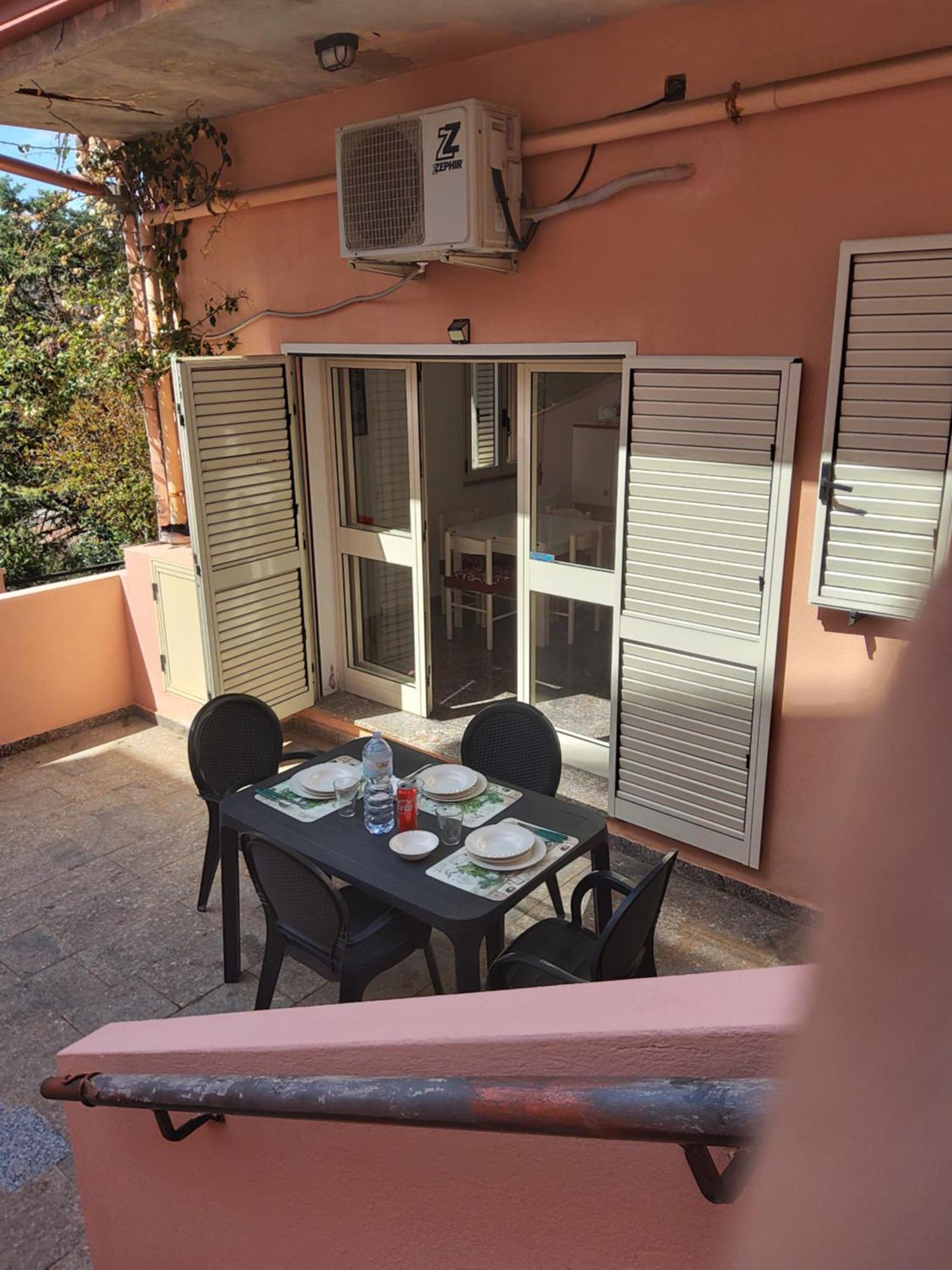Casa Rosa I.U.N Q9637 Apartman Buggerru Kültér fotó